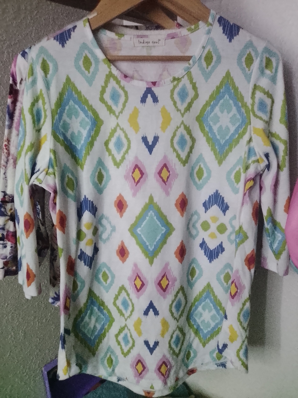 Indigo Soul Women's White Multi-Color Geometric Scoop Neck Top